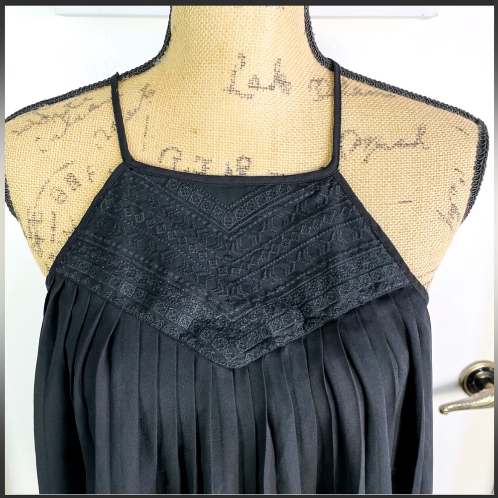 Contempo Blouse Top Sleeveless Medium black halter flowy tie Pleated